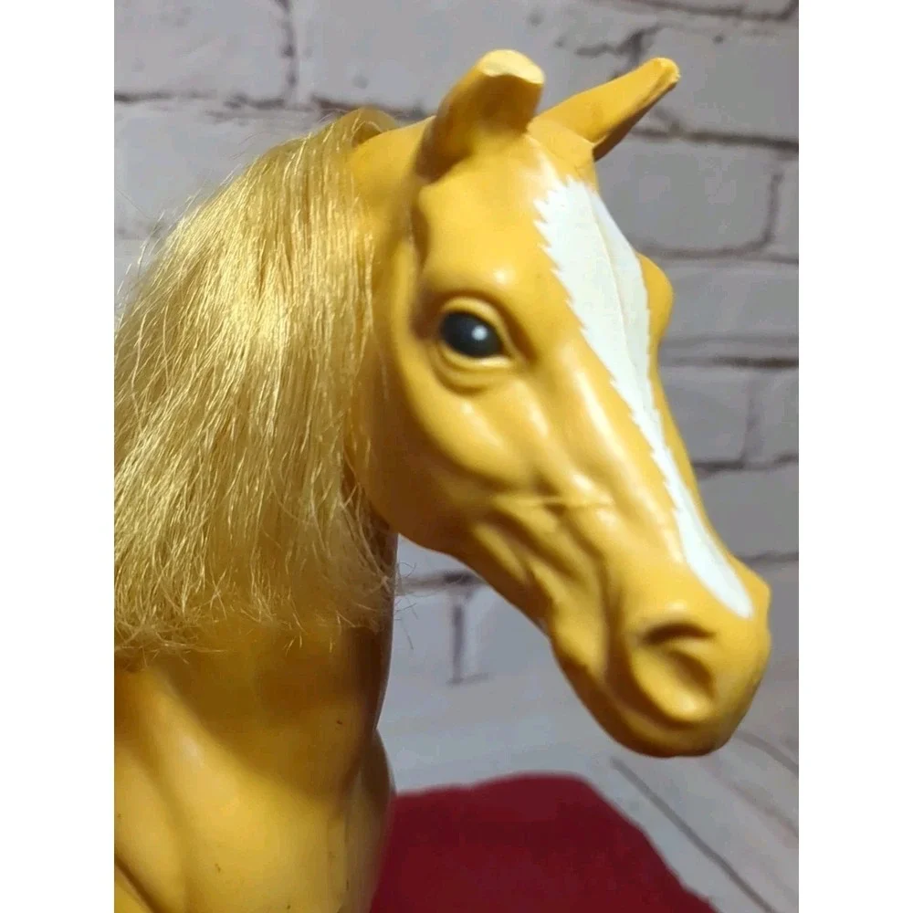 Vintage Mattel 1980 Dallas‎ Barbie Doll Golden Palamino Horse 12